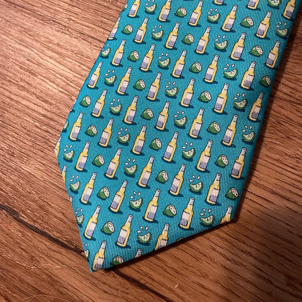 NWT Vineyard Vines Beer & Lime Tie
